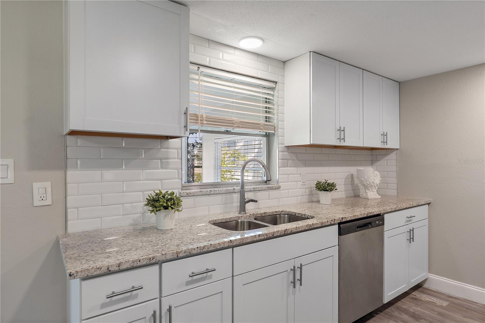 1200 LAUREL AVE, VENICE, FL, 34285