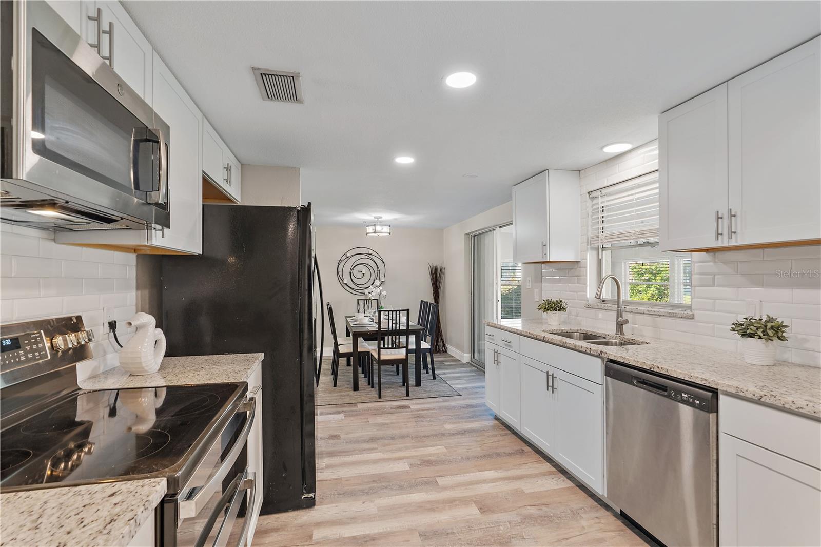 1200 LAUREL AVE, VENICE, FL, 34285
