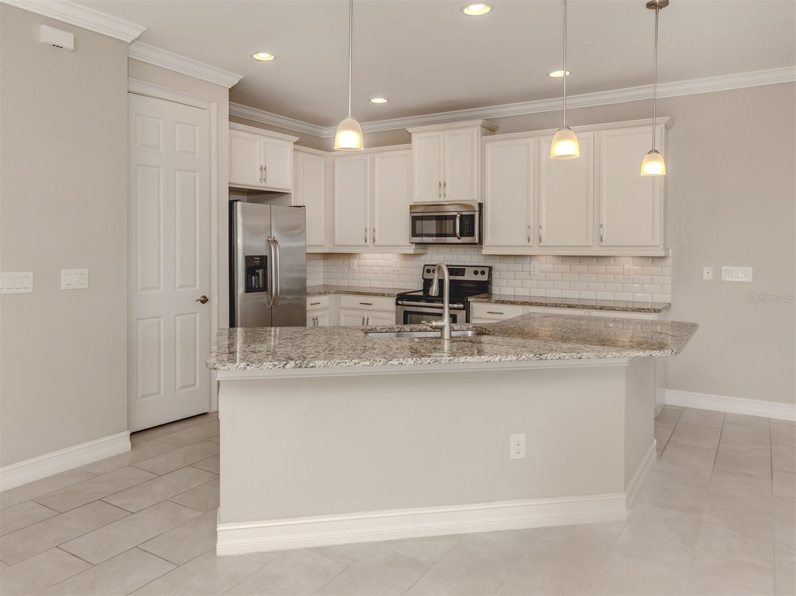 148 MARAVIYA BLVD, NOKOMIS, FL, 34275