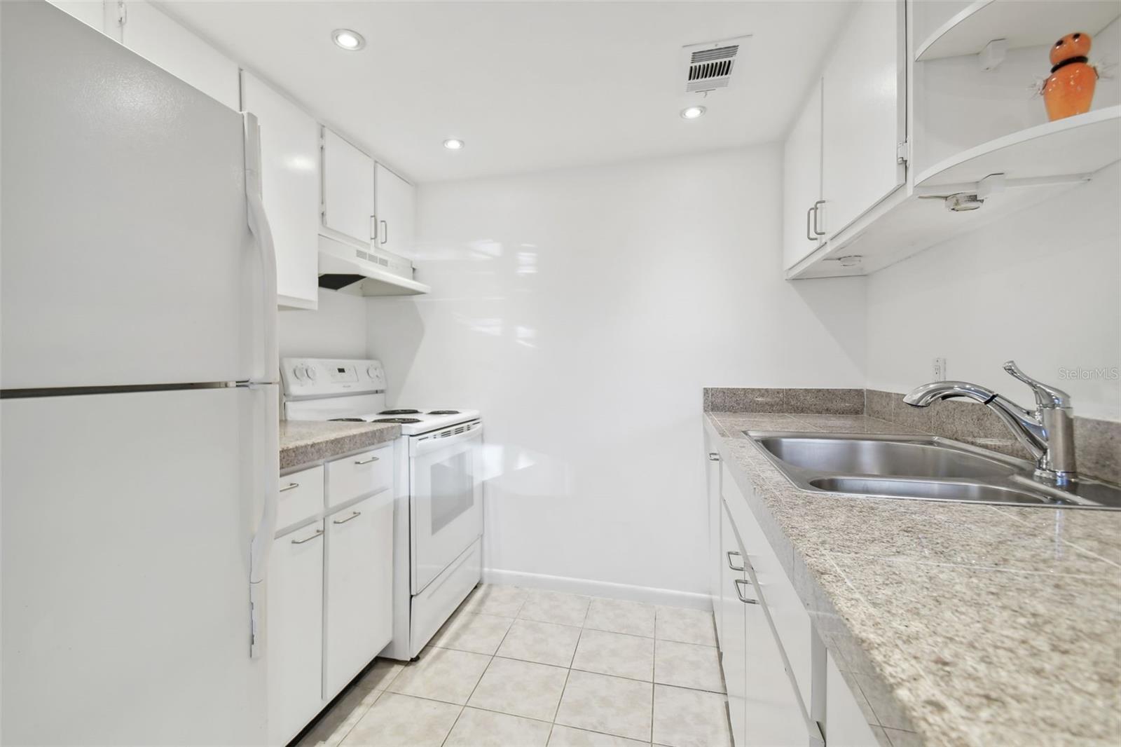 4715 MICHAEL CT #136, TAMPA, FL, 33614