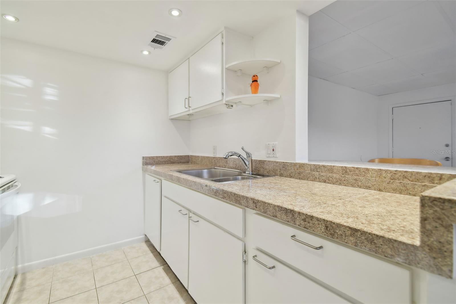 4715 MICHAEL CT #136, TAMPA, FL, 33614