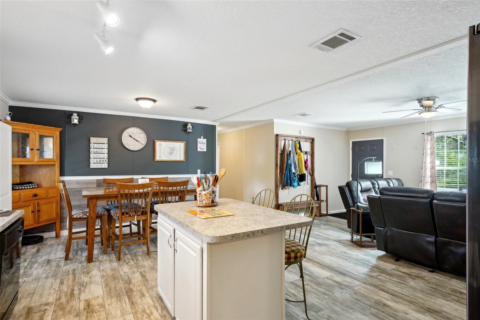 6449 WENDELL DR, WESLEY CHAPEL, FL, 33544