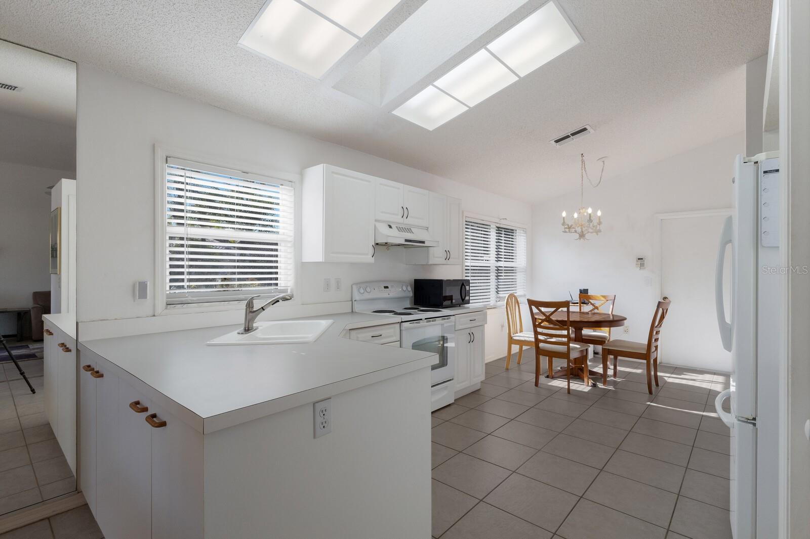5512 GARDENS DR, SARASOTA, FL, 34243