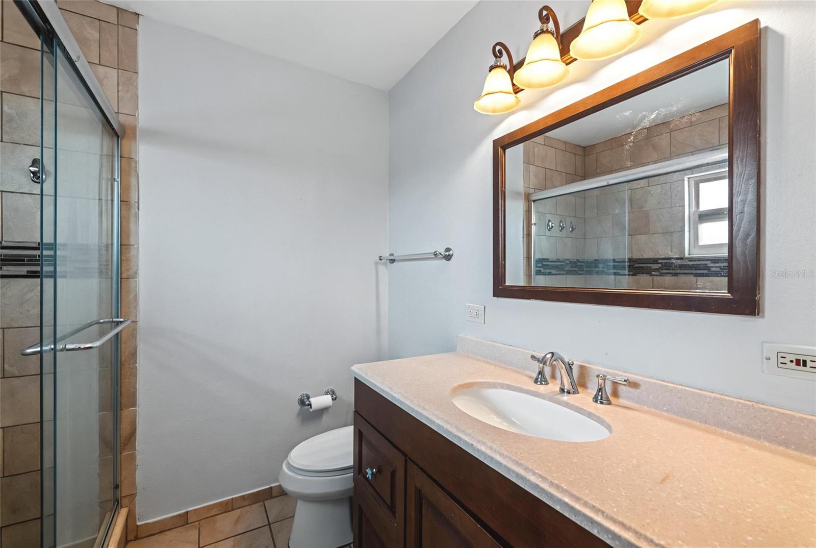 8814 BAY POINTE DR #204, TAMPA, FL, 33615