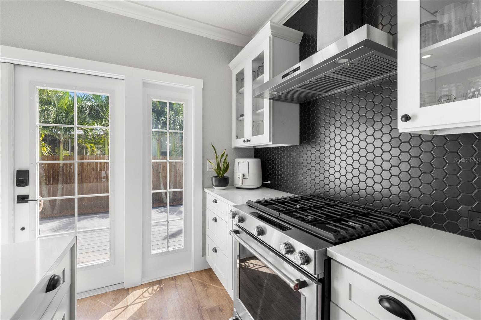 554 6TH AVE N, ST PETERSBURG, FL, 33701