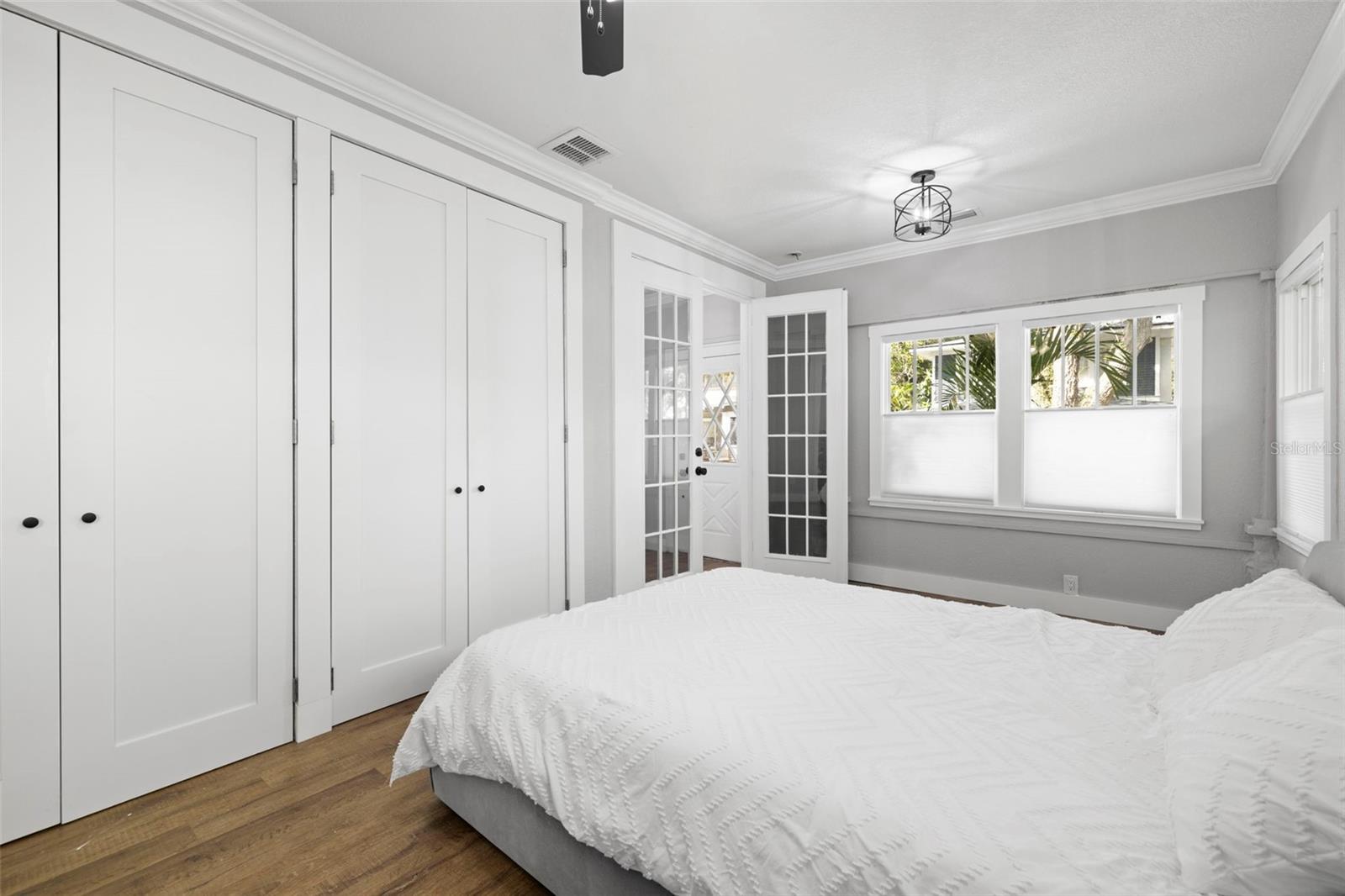 554 6TH AVE N, ST PETERSBURG, FL, 33701