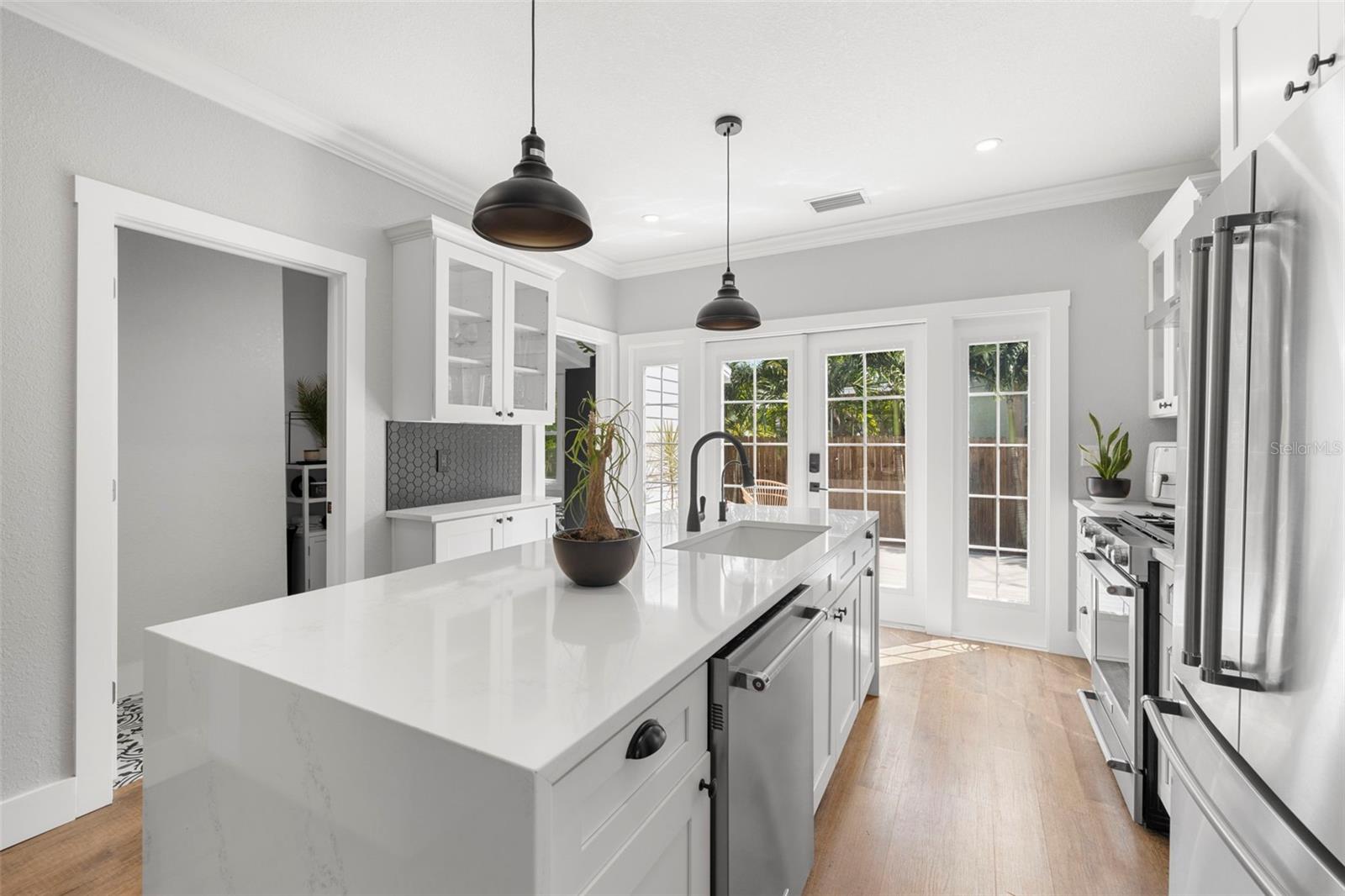 554 6TH AVE N, ST PETERSBURG, FL, 33701