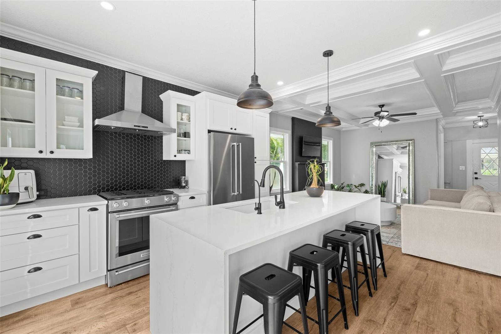 554 6TH AVE N, ST PETERSBURG, FL, 33701