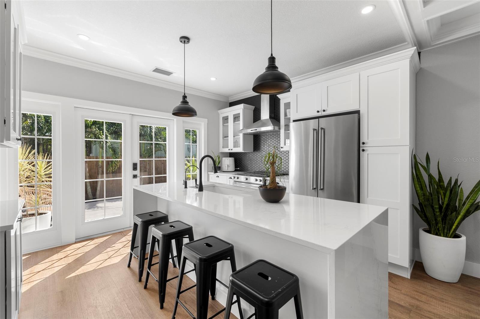 554 6TH AVE N, ST PETERSBURG, FL, 33701