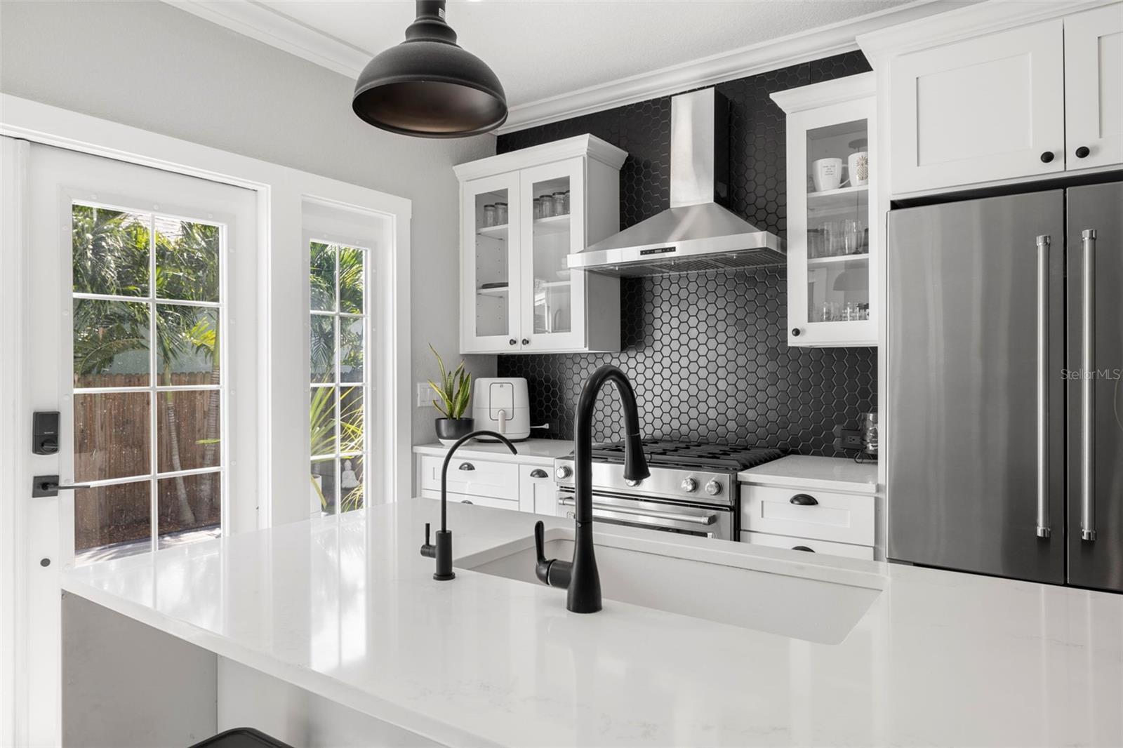 554 6TH AVE N, ST PETERSBURG, FL, 33701