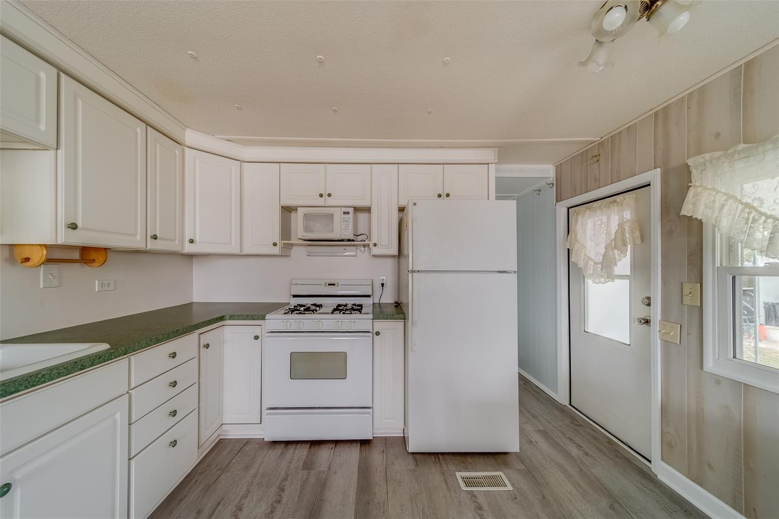 35204 ADA AVE, ZEPHYRHILLS, FL, 33541