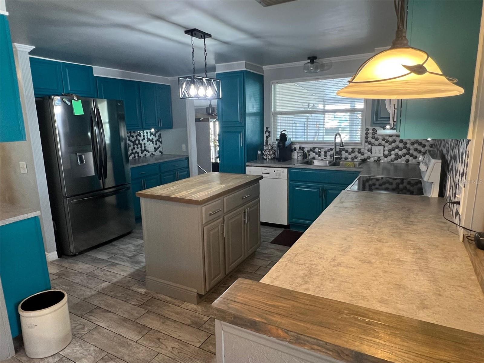 63 ROYAL PALM CIR, LARGO, FL, 33778