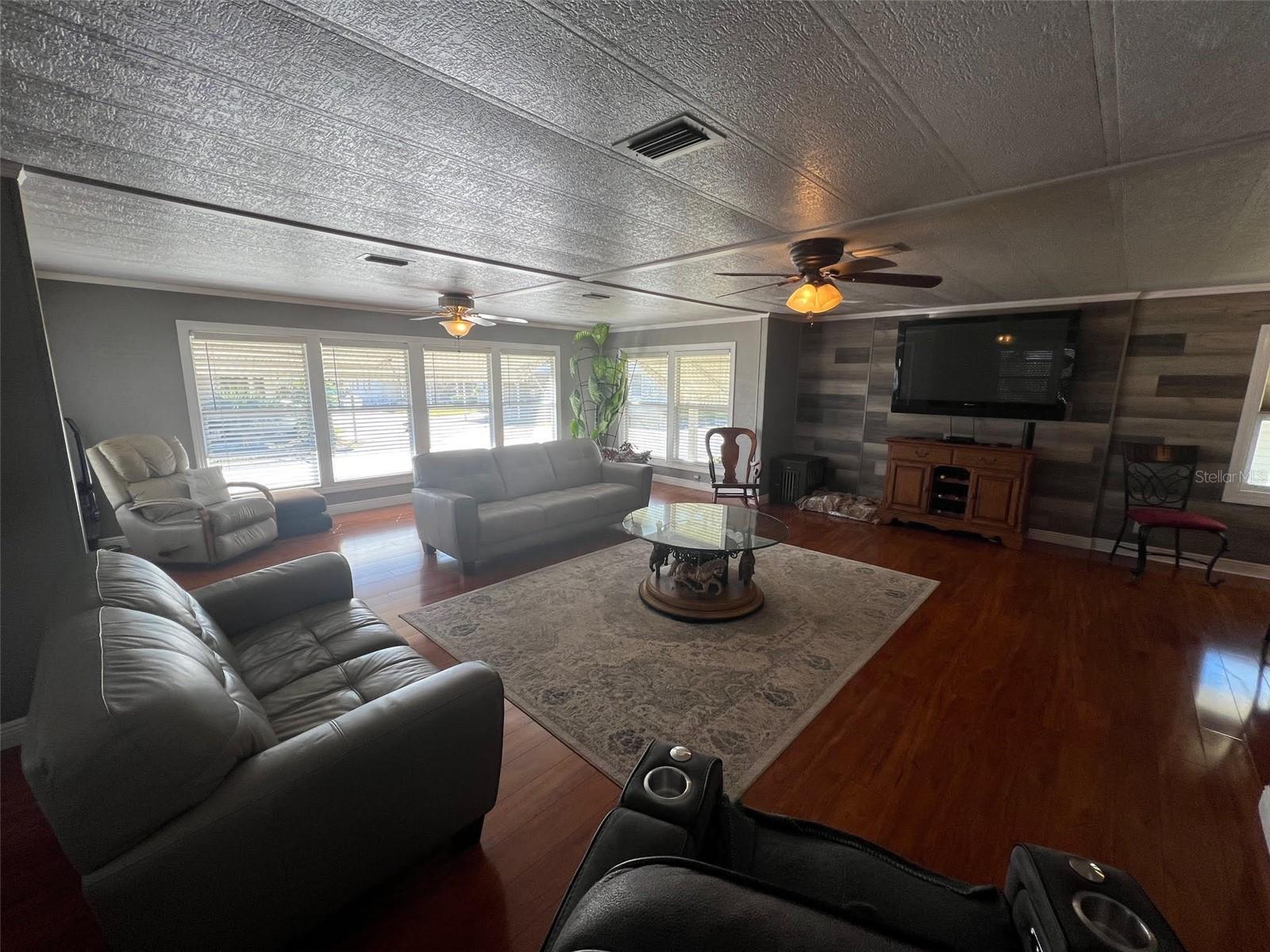 63 ROYAL PALM CIR, LARGO, FL, 33778