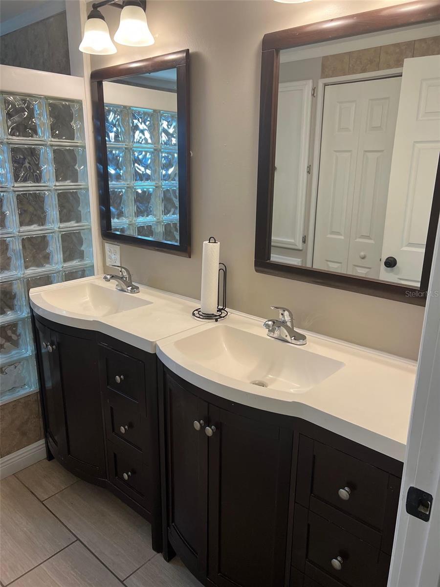 63 ROYAL PALM CIR, LARGO, FL, 33778