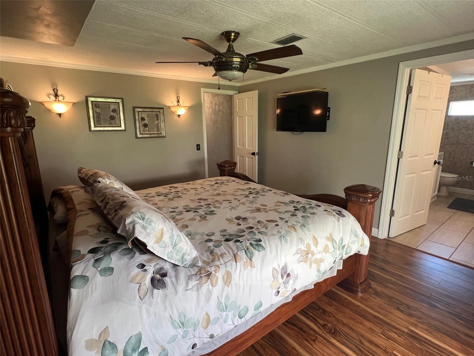 63 ROYAL PALM CIR, LARGO, FL, 33778