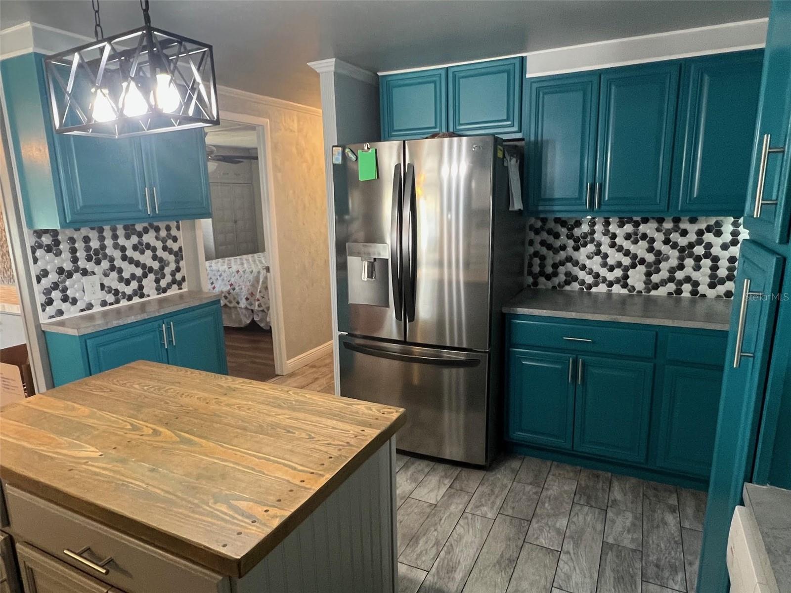 63 ROYAL PALM CIR, LARGO, FL, 33778