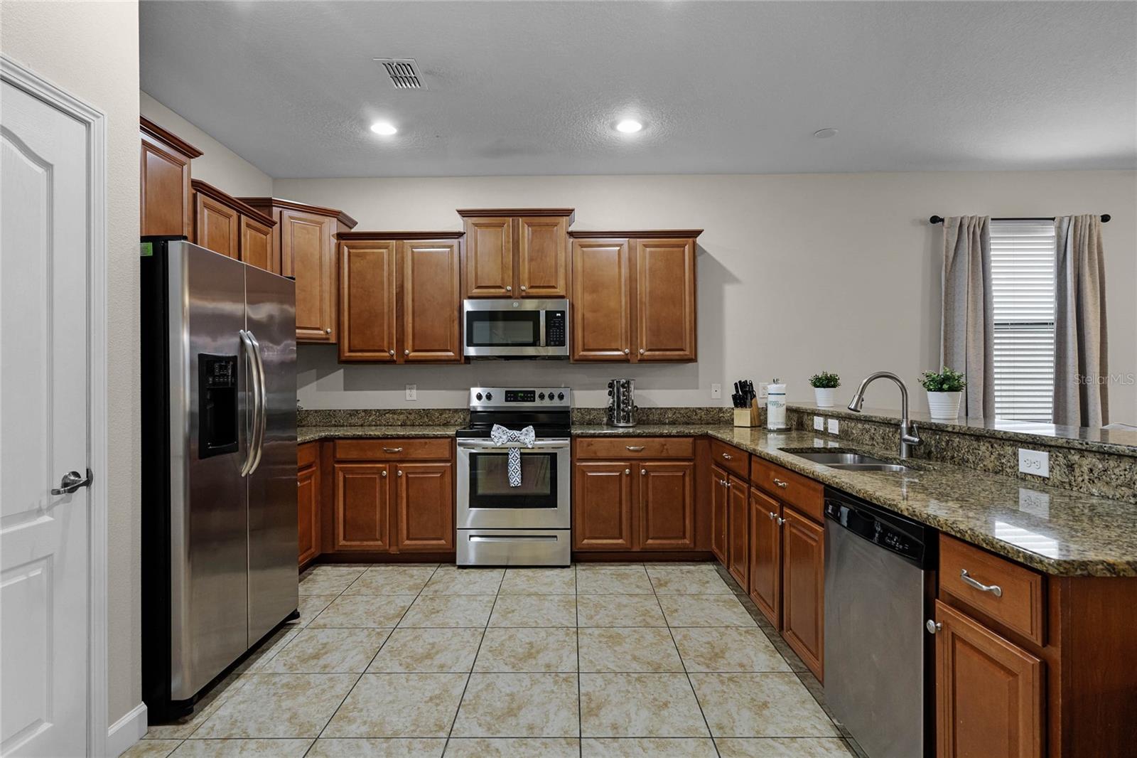 1429 MOON VALLEY DR, CHAMPIONS GATE, FL, 33896