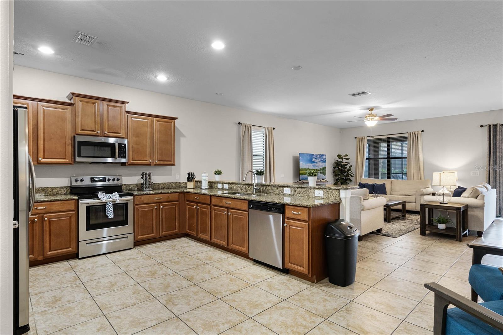 1429 MOON VALLEY DR, CHAMPIONS GATE, FL, 33896