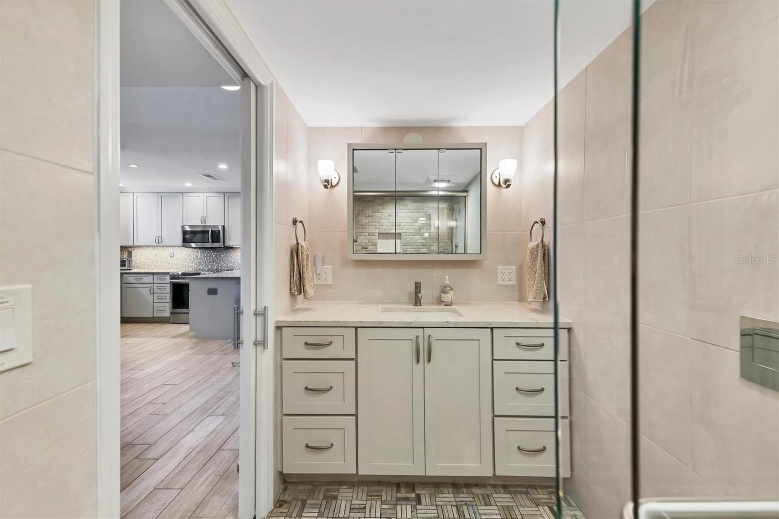 500 S WASHINGTON DR #25B, SARASOTA, FL, 34236