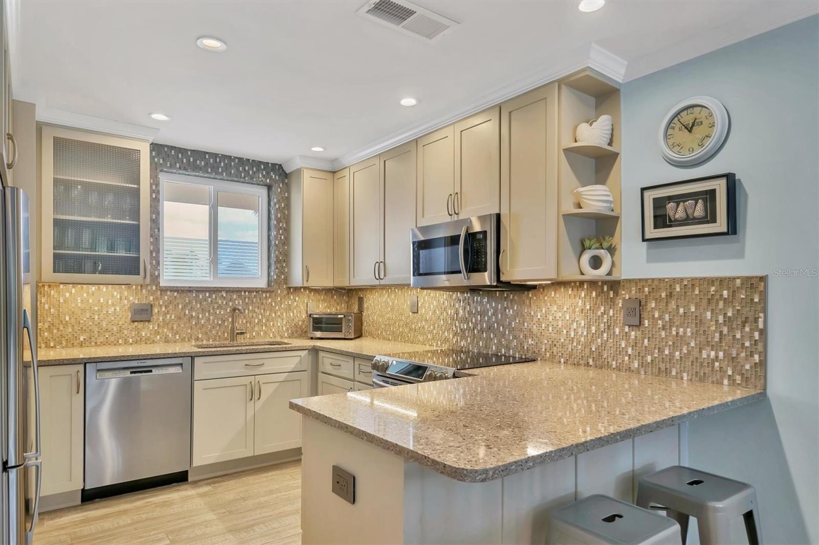 500 S WASHINGTON DR #25B, SARASOTA, FL, 34236