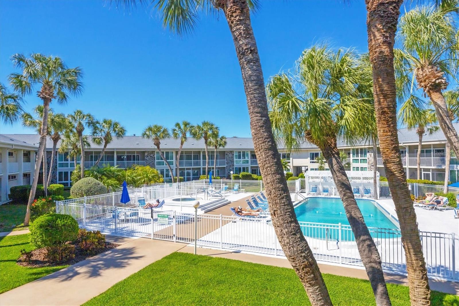 500 S WASHINGTON DR #25B, SARASOTA, FL, 34236