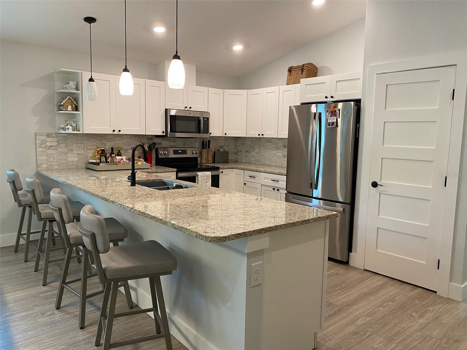 2933 MAIDEN LN, SARASOTA, FL, 34231