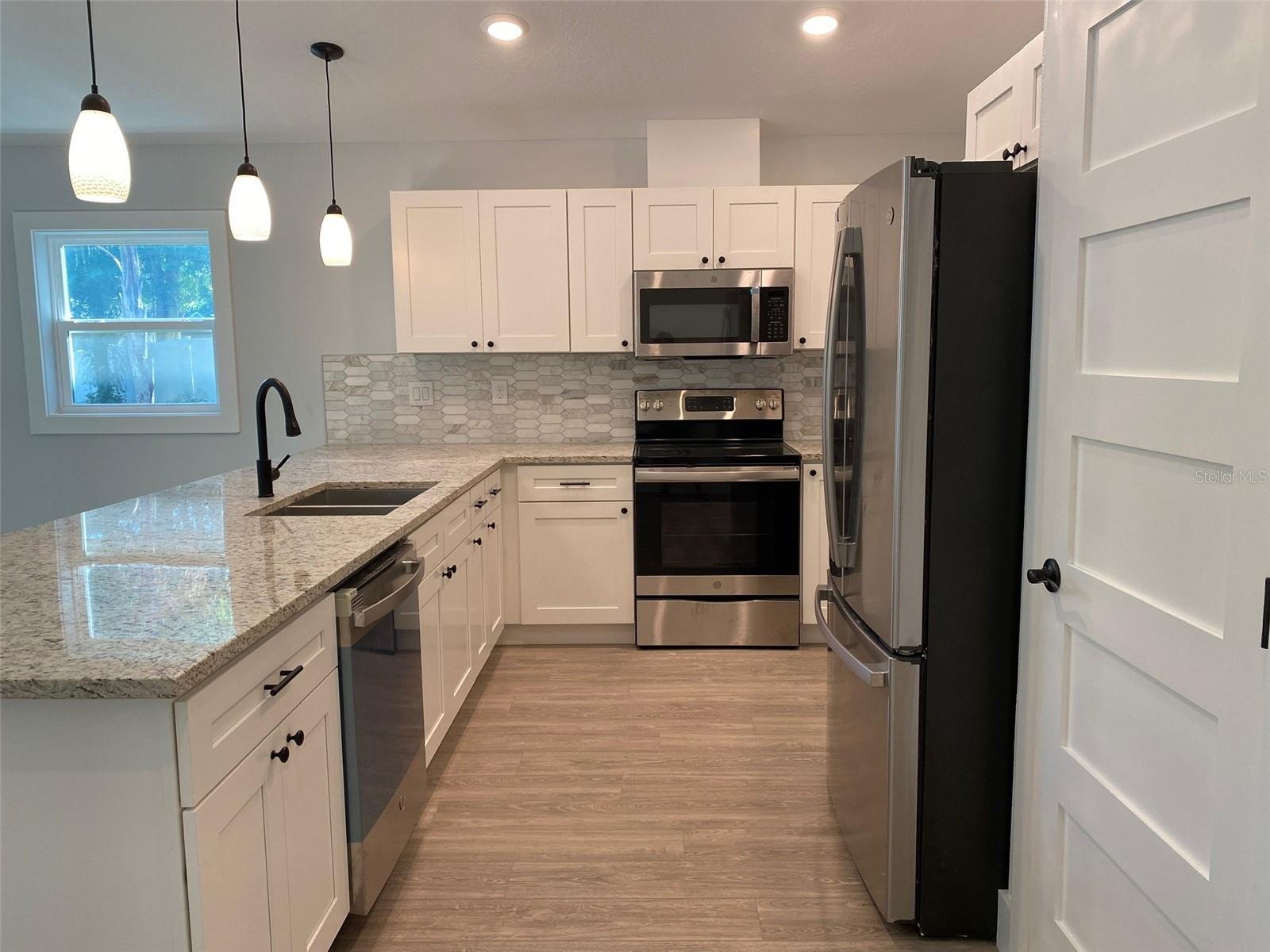 2933 MAIDEN LN, SARASOTA, FL, 34231