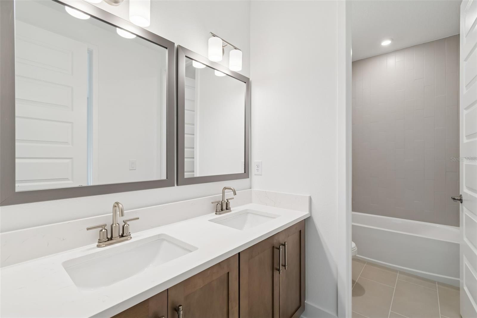 809 W INDIANA AVE, TAMPA, FL, 33603