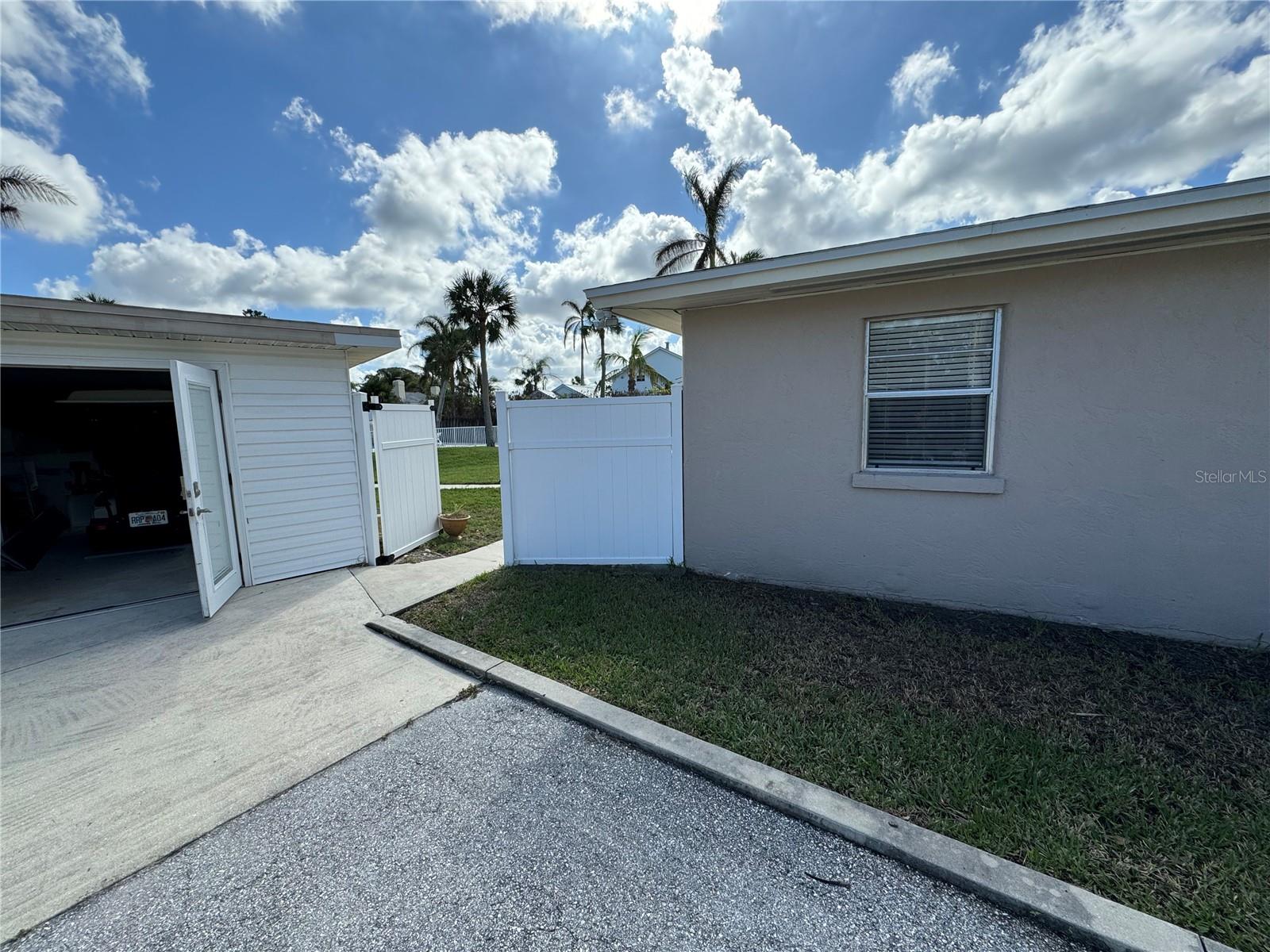 305 COLONIA LN W, NOKOMIS, FL, 34275