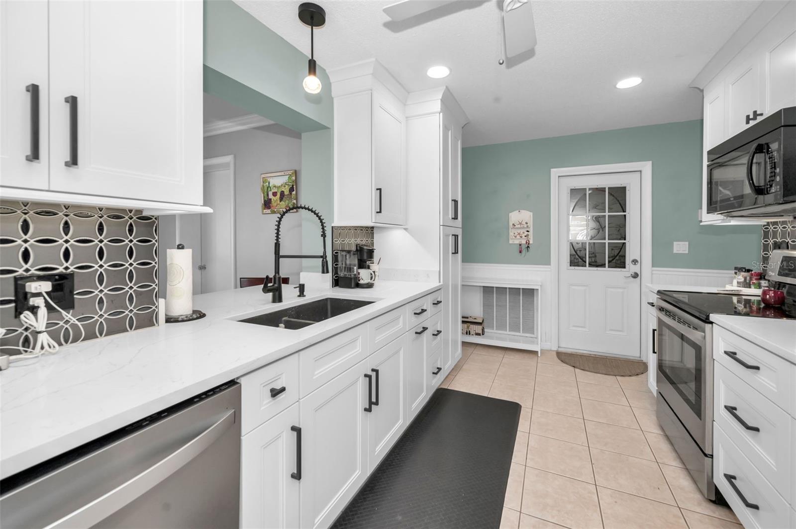 2404 FORECASTLE DR, PALM HARBOR, FL, 34685