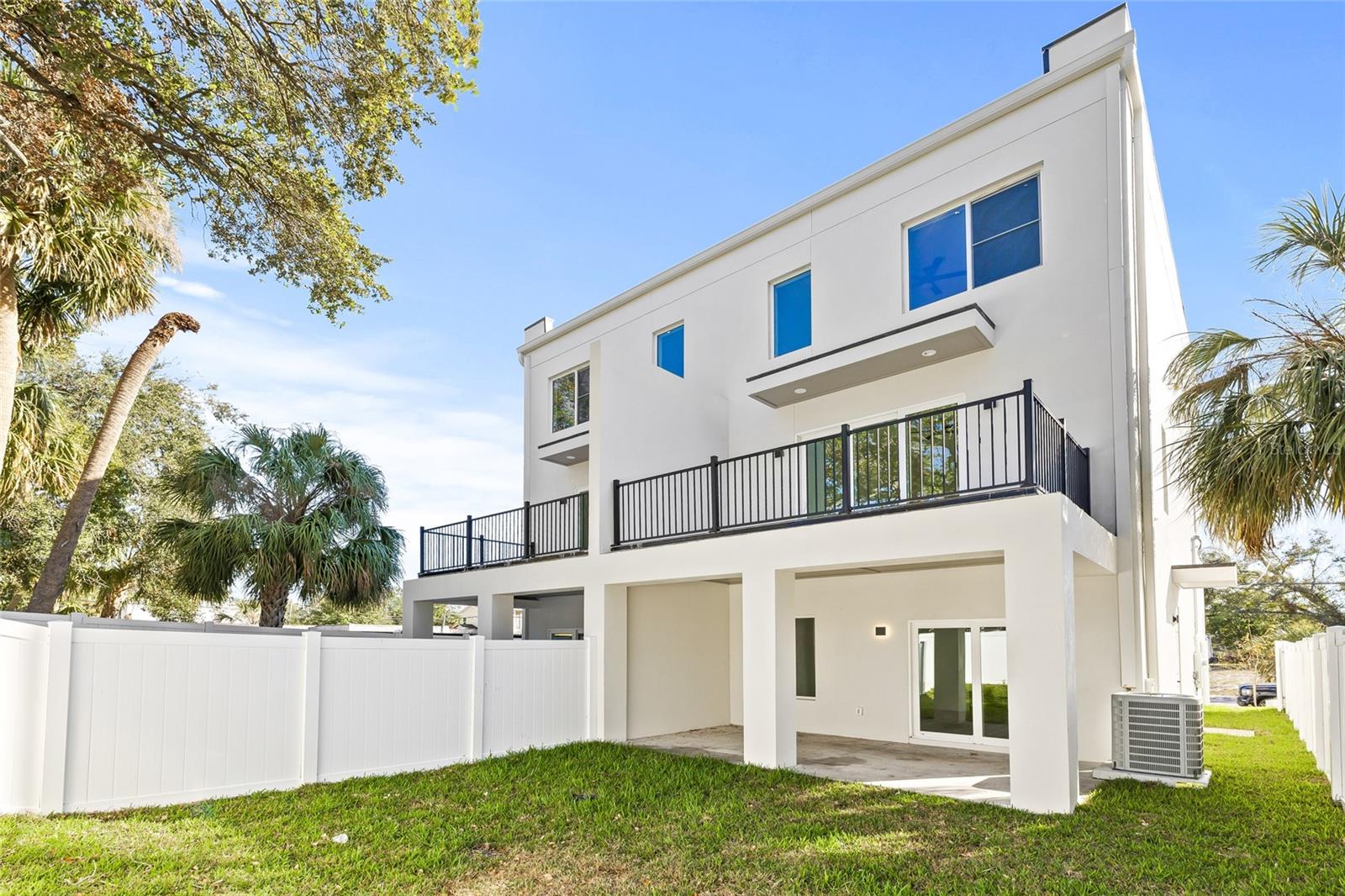 2220 E COLUMBUS DR #1, TAMPA, FL, 33605