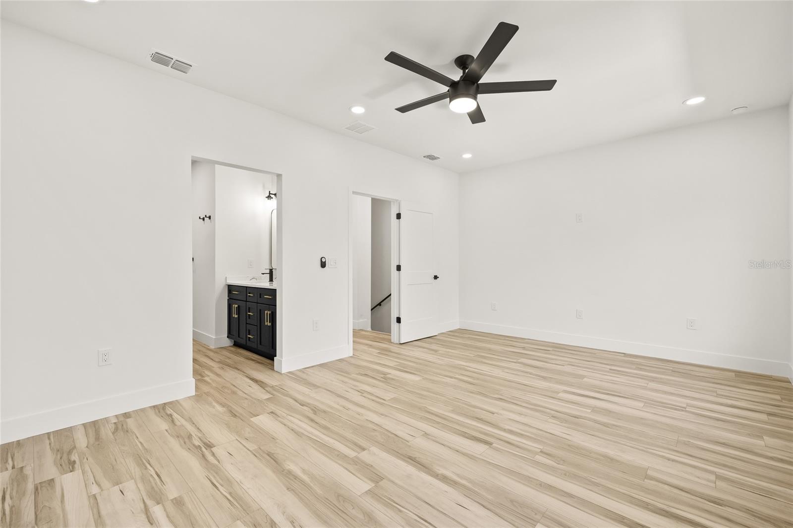 2220 E COLUMBUS DR #1, TAMPA, FL, 33605