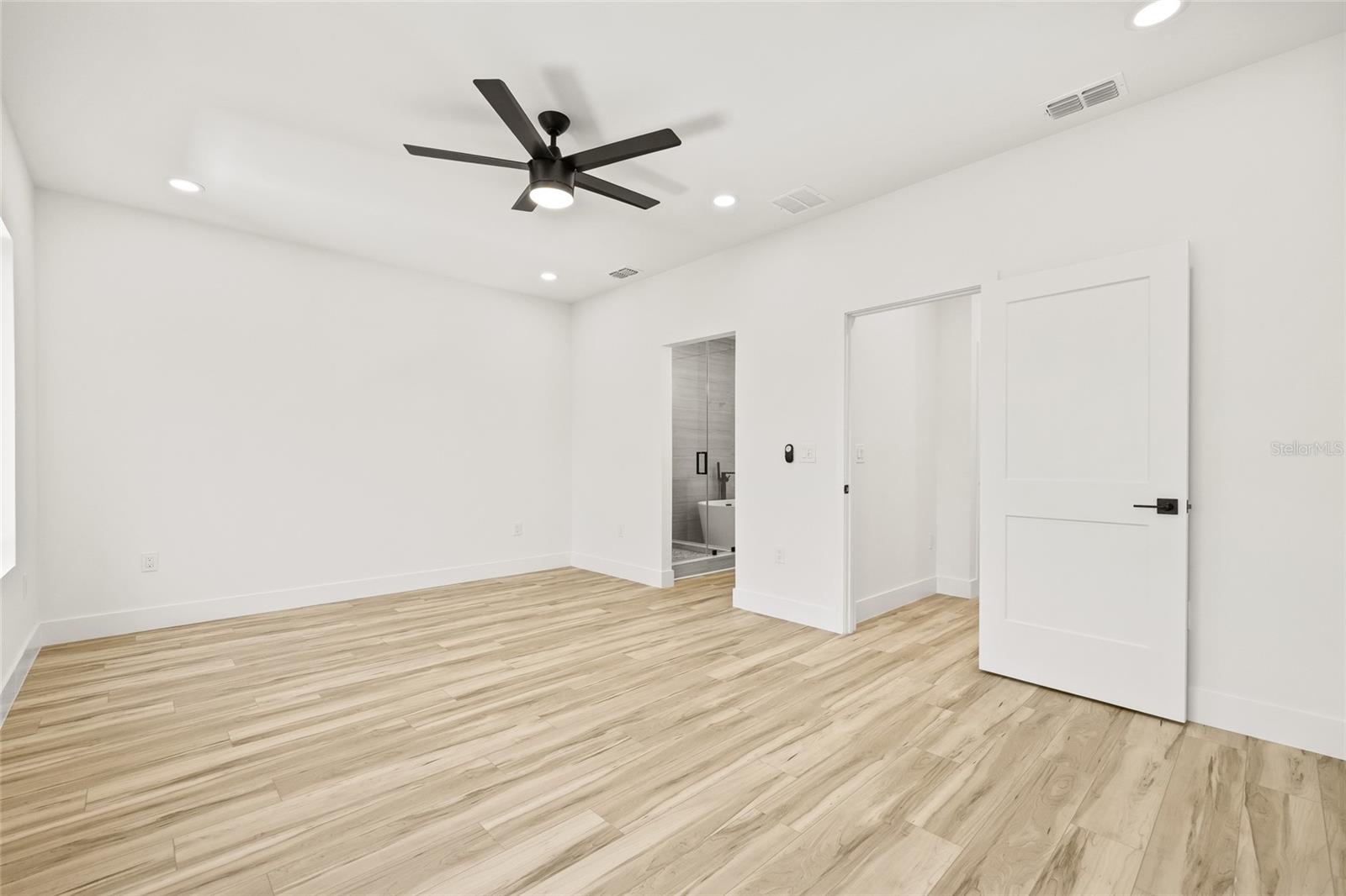 2220 E COLUMBUS DR #1, TAMPA, FL, 33605