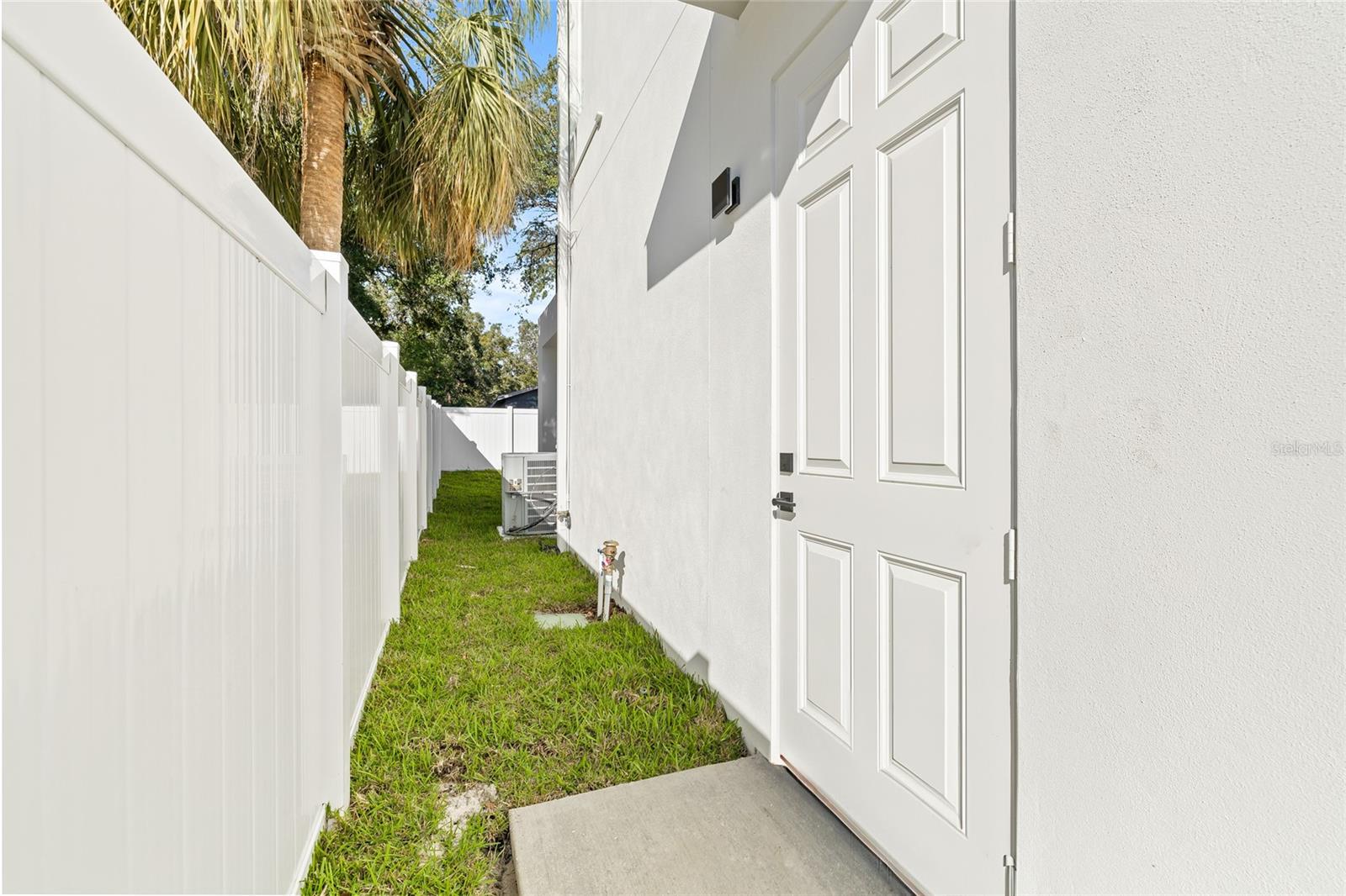 2220 E COLUMBUS DR #1, TAMPA, FL, 33605