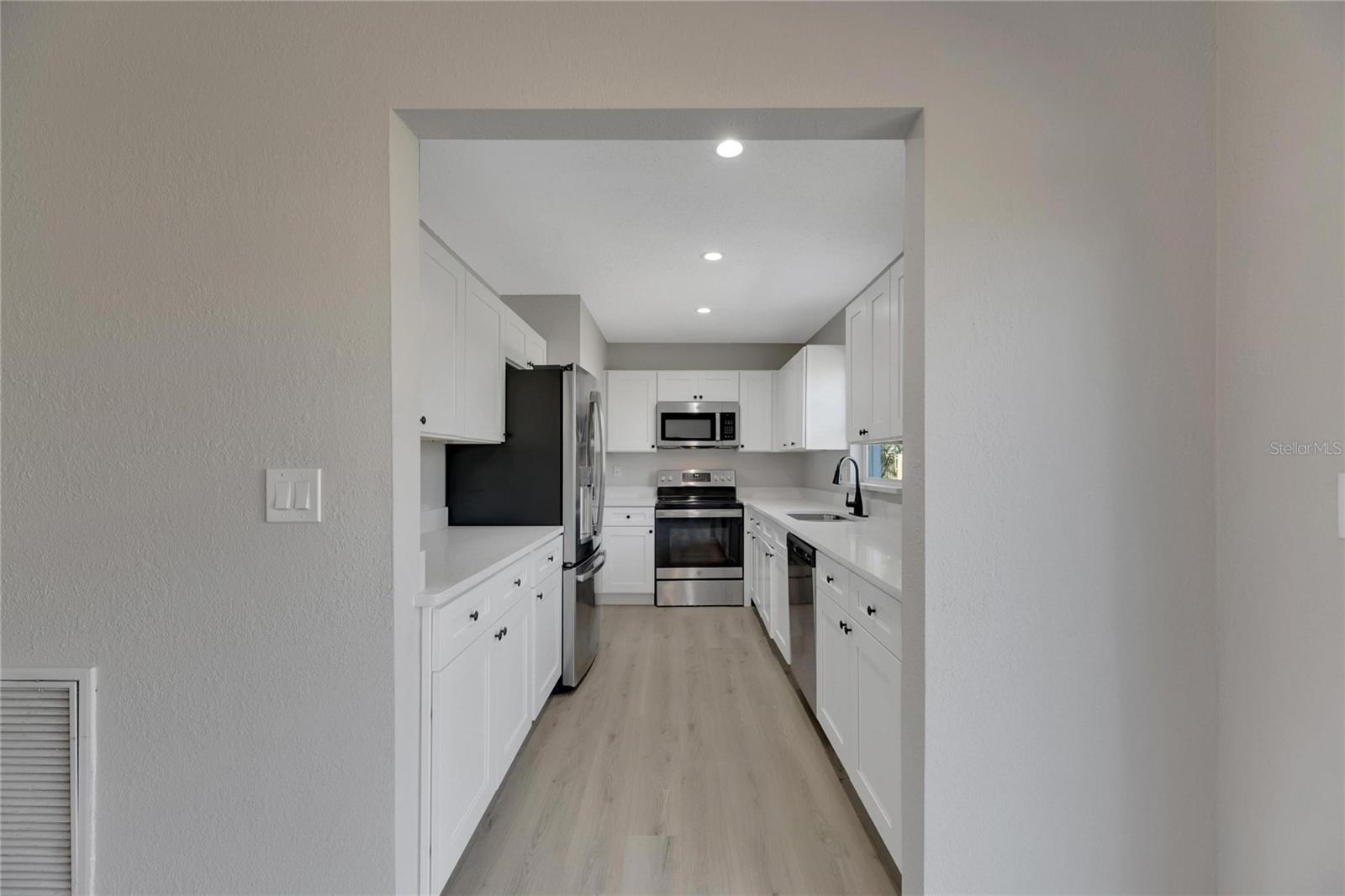 527 FOX RUN TRL, APOLLO BEACH, FL, 33572