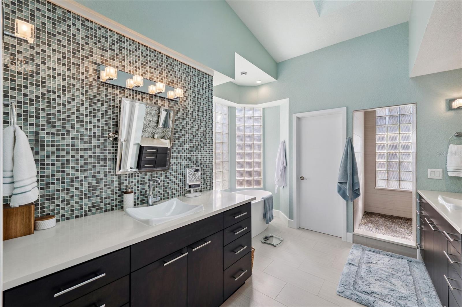 123 8TH ST E, TIERRA VERDE, FL, 33715