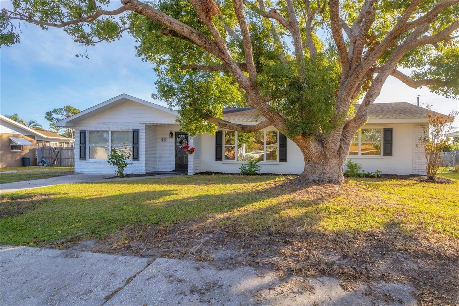 911 42ND ST W, BRADENTON, FL, 34205
