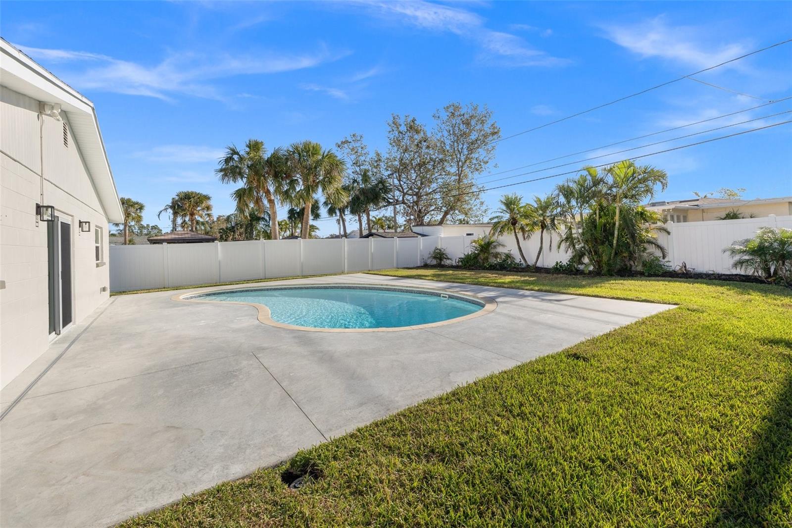 2050 BAYOU GRANDE BLVD NE, ST PETERSBURG, FL, 33703