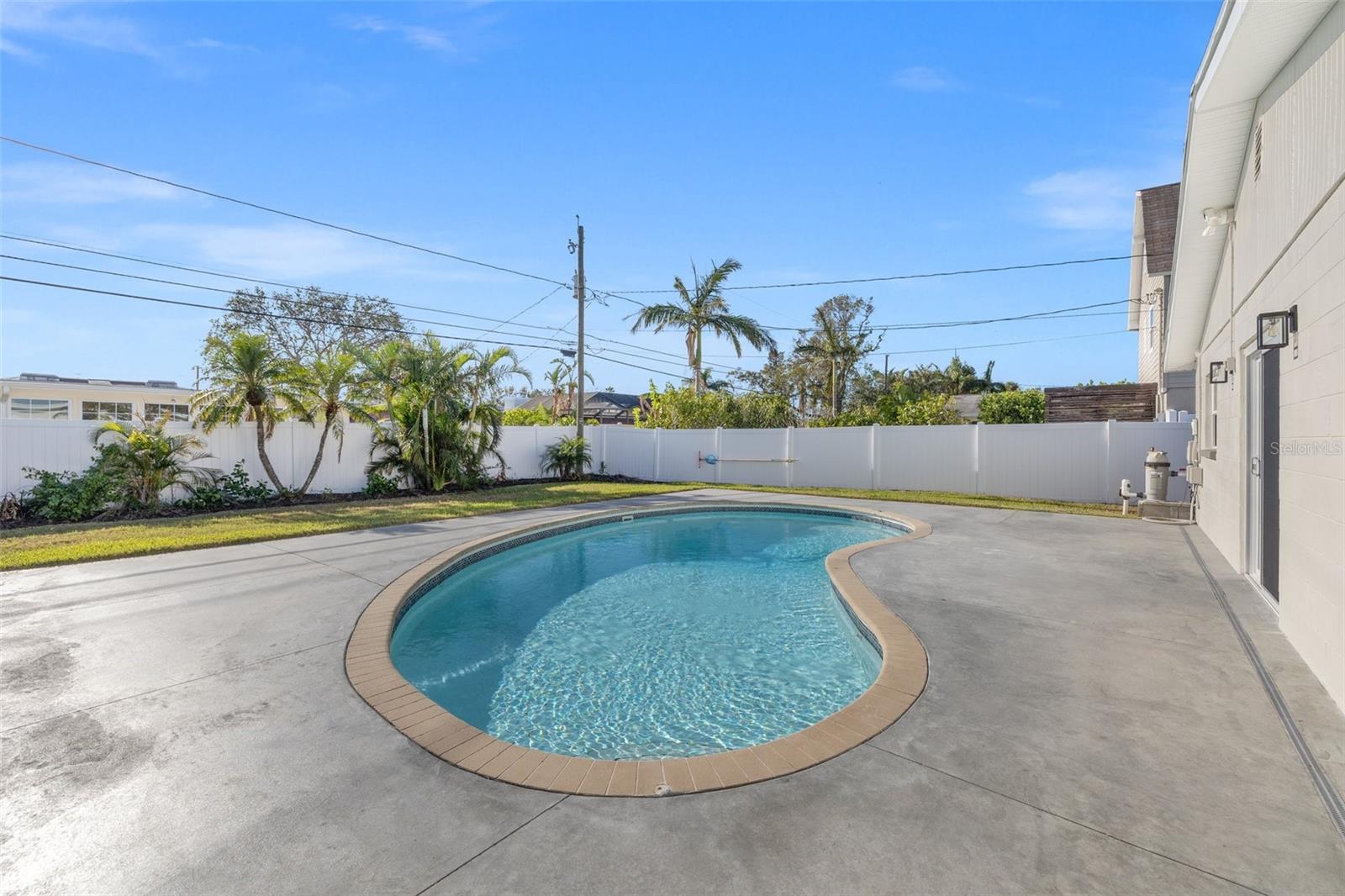 2050 BAYOU GRANDE BLVD NE, ST PETERSBURG, FL, 33703