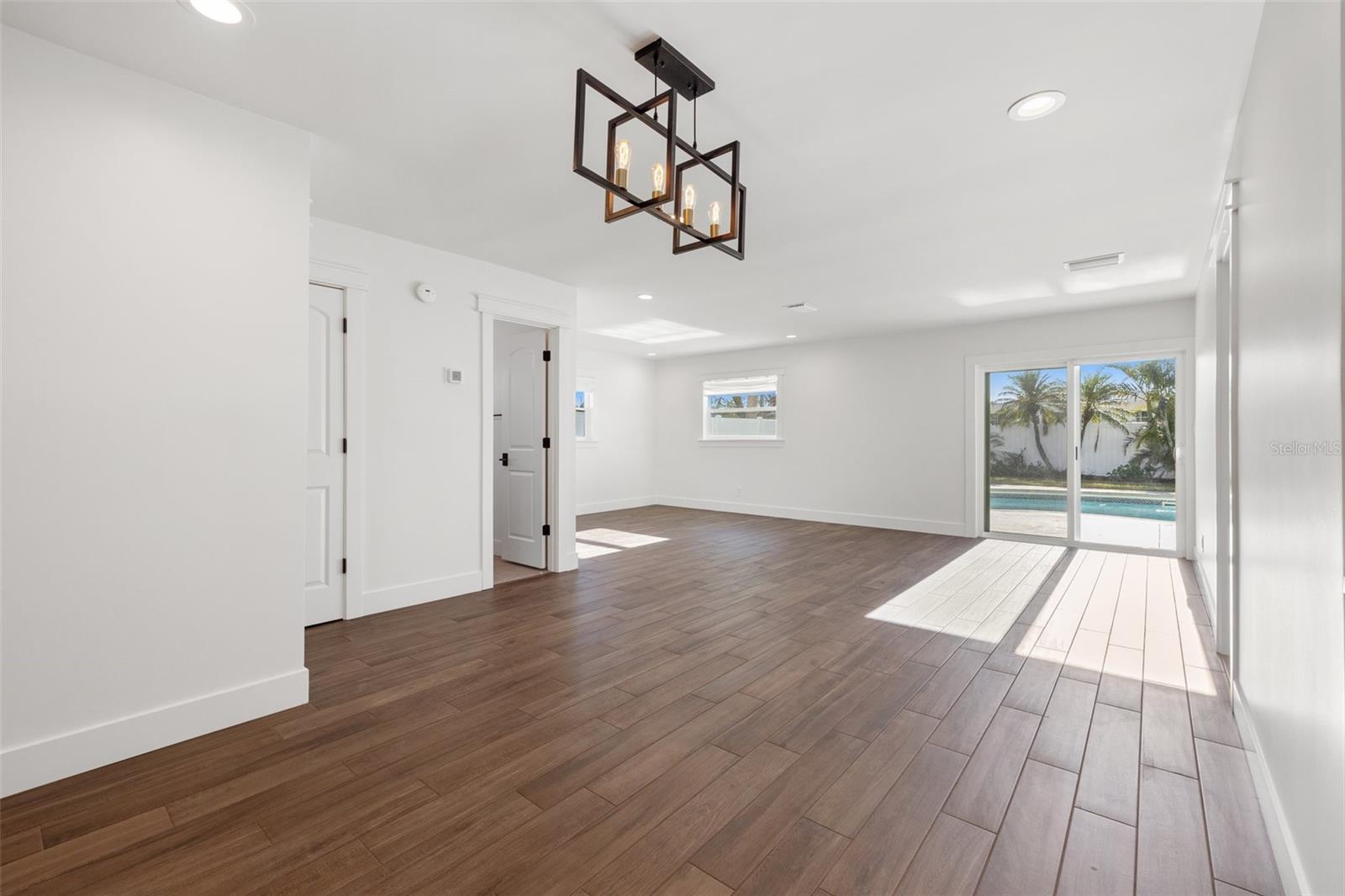 2050 BAYOU GRANDE BLVD NE, ST PETERSBURG, FL, 33703