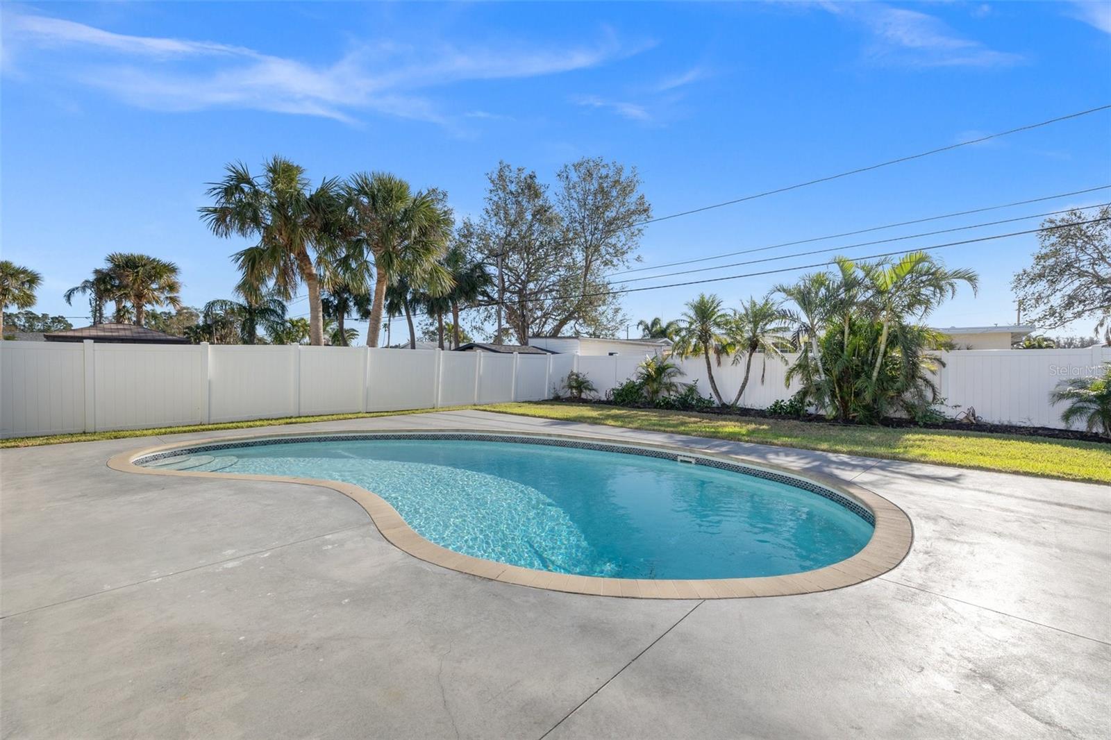 2050 BAYOU GRANDE BLVD NE, ST PETERSBURG, FL, 33703