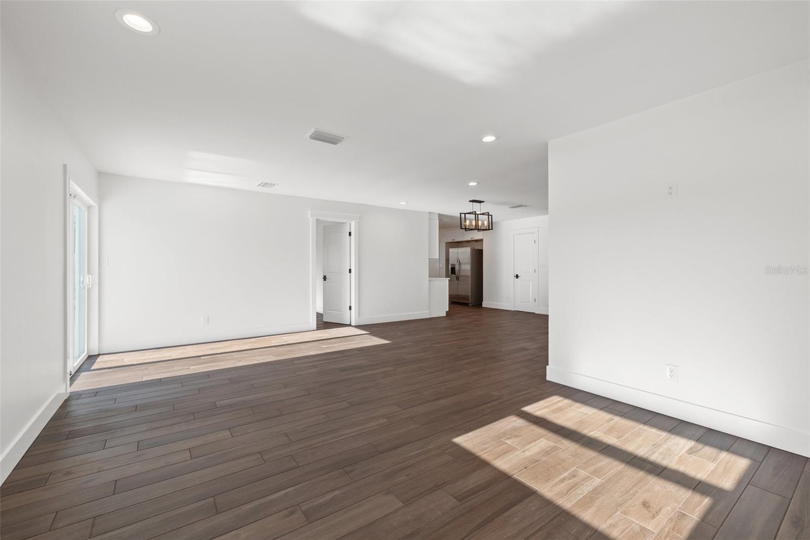 2050 BAYOU GRANDE BLVD NE, ST PETERSBURG, FL, 33703