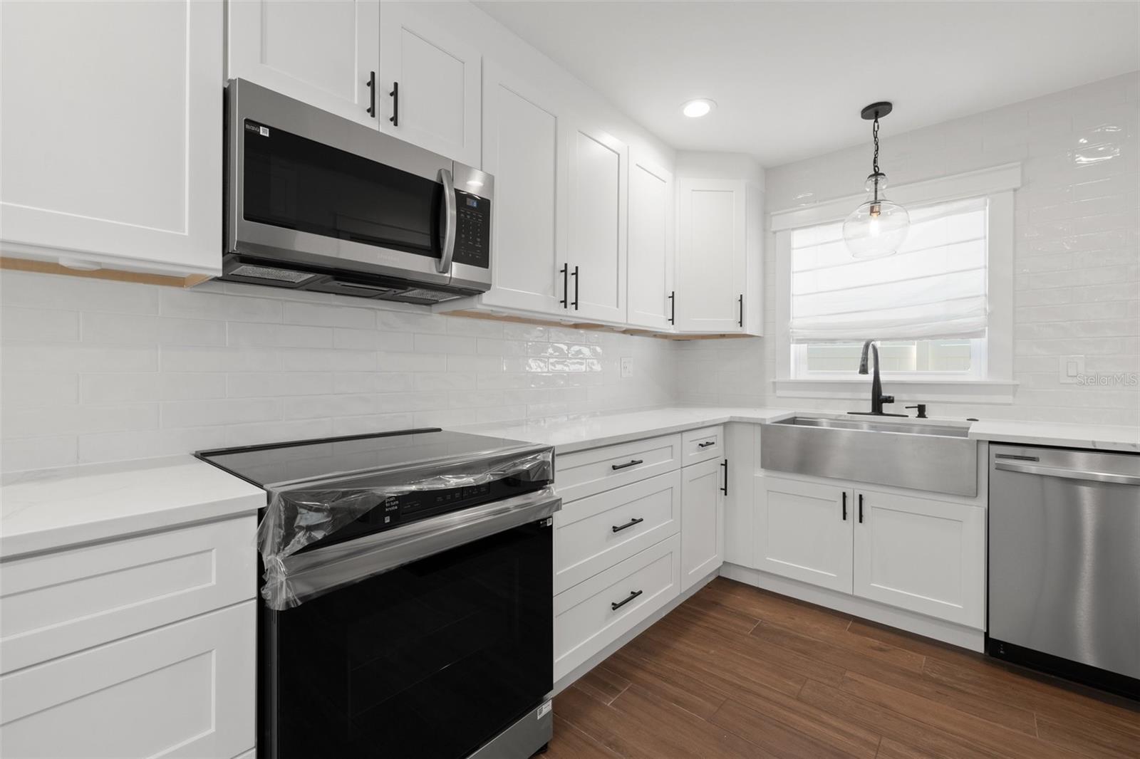 2050 BAYOU GRANDE BLVD NE, ST PETERSBURG, FL, 33703