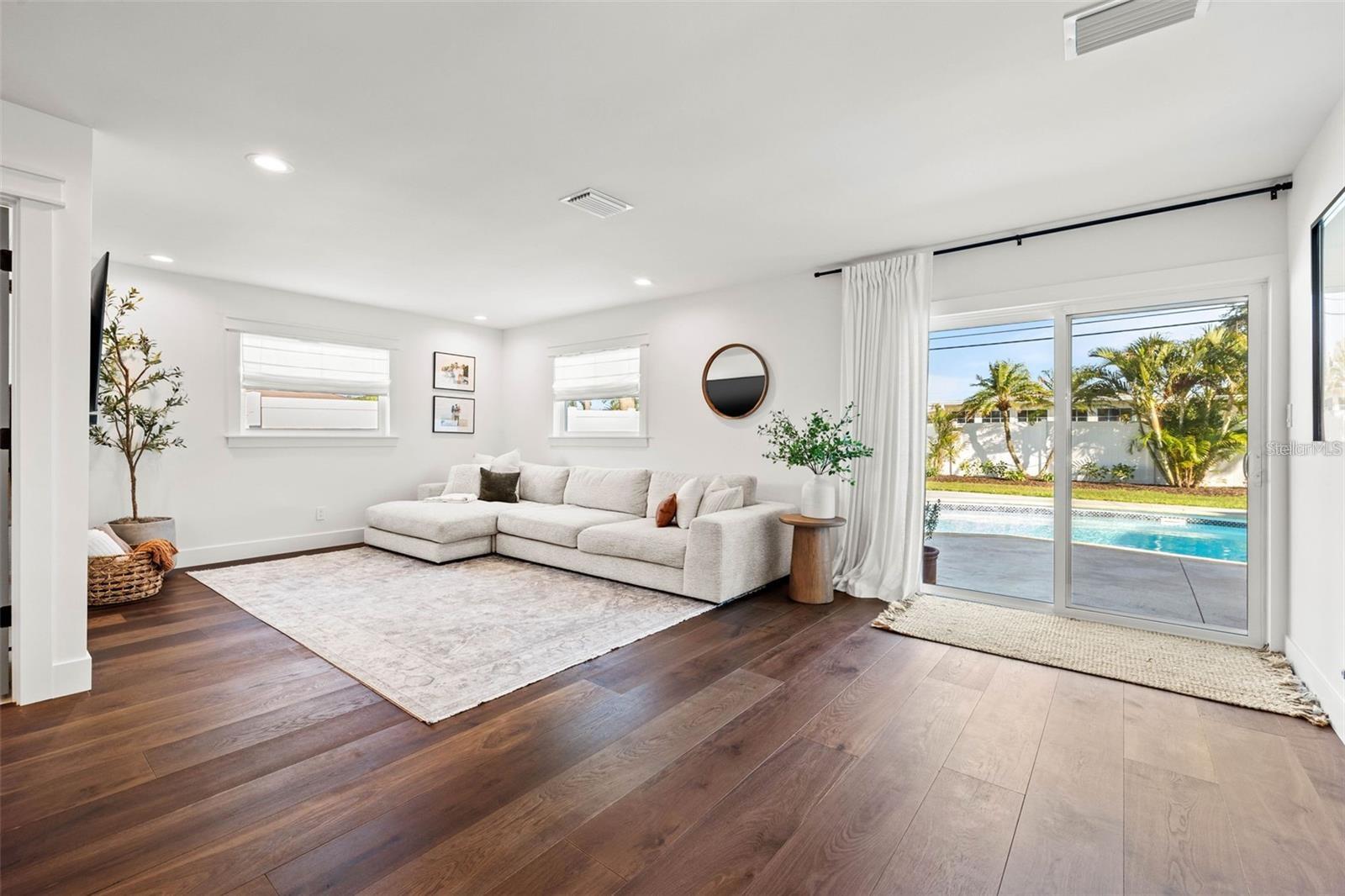 2050 BAYOU GRANDE BLVD NE, ST PETERSBURG, FL, 33703