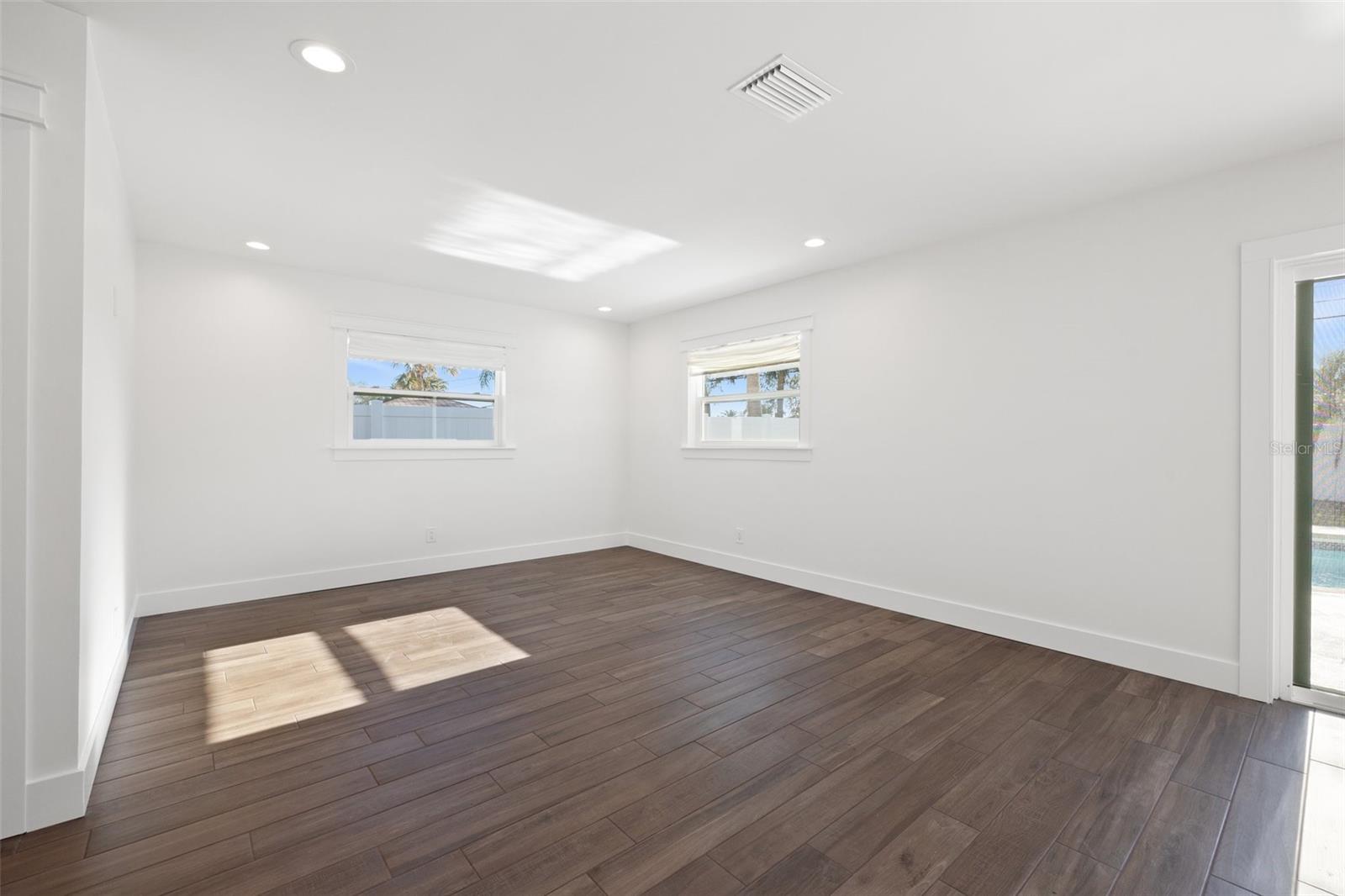 2050 BAYOU GRANDE BLVD NE, ST PETERSBURG, FL, 33703