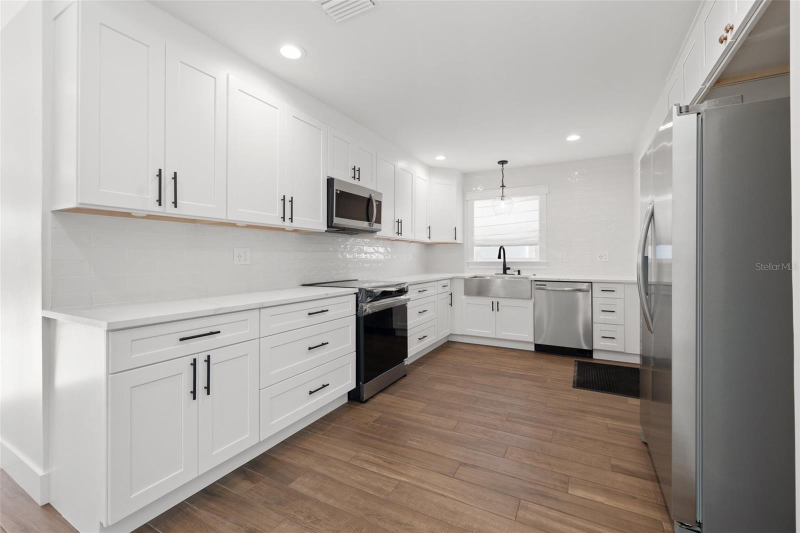 2050 BAYOU GRANDE BLVD NE, ST PETERSBURG, FL, 33703