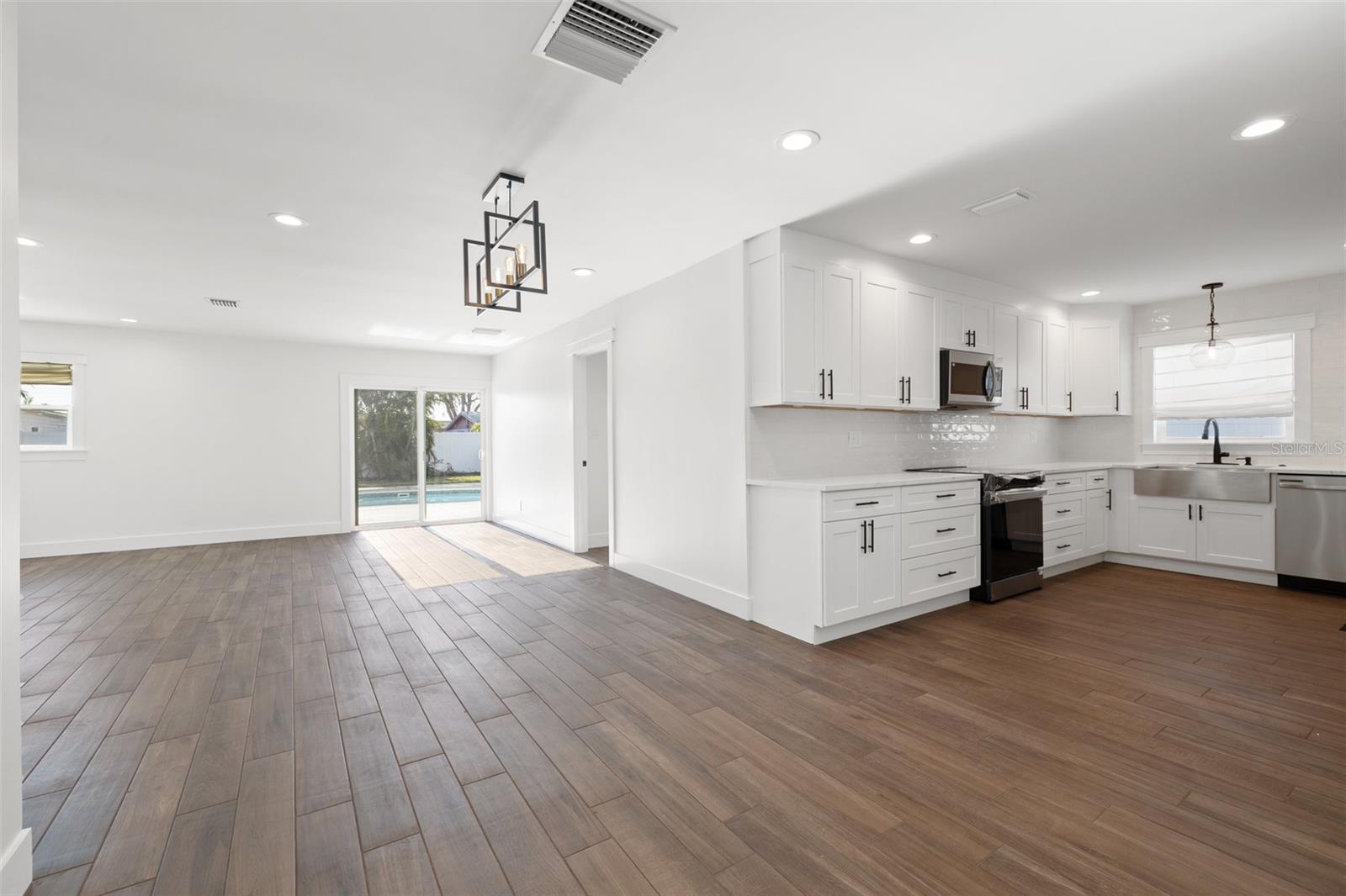 2050 BAYOU GRANDE BLVD NE, ST PETERSBURG, FL, 33703