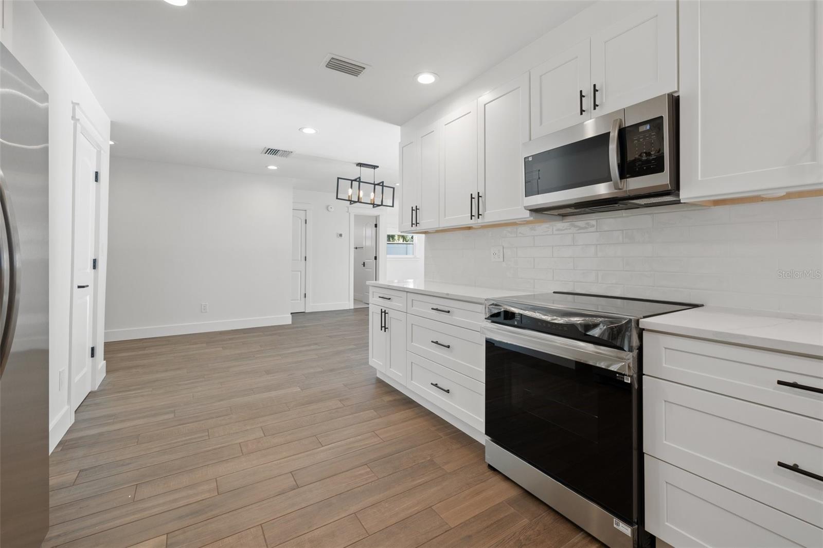 2050 BAYOU GRANDE BLVD NE, ST PETERSBURG, FL, 33703