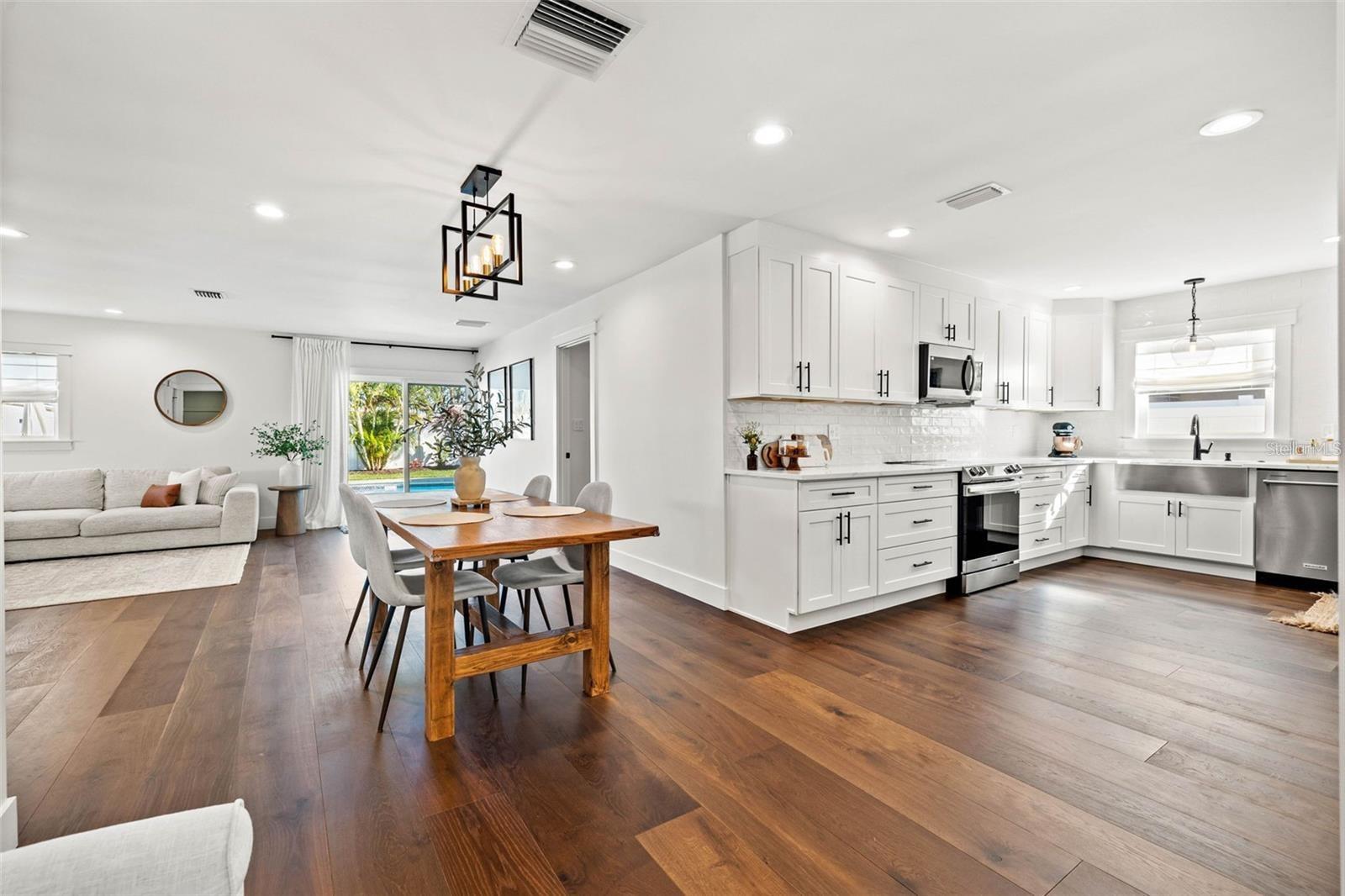 2050 BAYOU GRANDE BLVD NE, ST PETERSBURG, FL, 33703