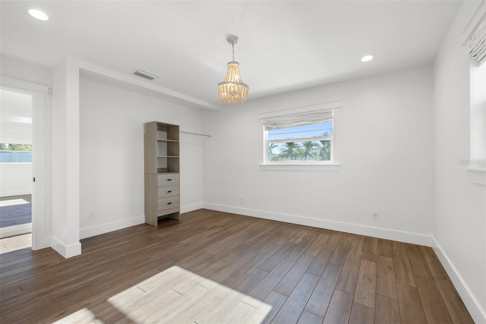 2050 BAYOU GRANDE BLVD NE, ST PETERSBURG, FL, 33703